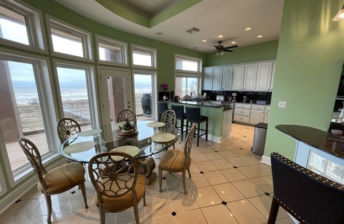 Kahala Beach Estates House | Oceanfront Family Escape: Rated 9.8 with Scenic Views