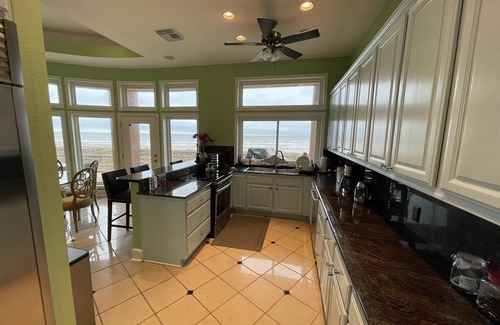 Kahala Beach Estates House | Oceanfront Family Escape: Rated 9.8 with Scenic Views
