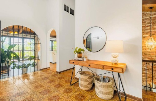 Fort Washington Villa | Charming Waterfront Spanish Villa Near the City