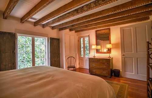 South of Broad Bed & Breakfast | Historic Waterfront Carriage House with Kitchen Amenities