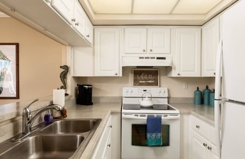 Belle Vista Condo | Waterfront Retreat Steps from the Beach with Great Amenities