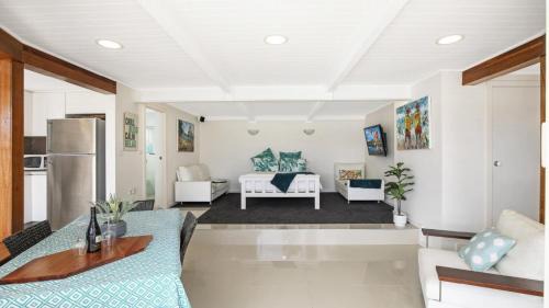 Blackwall House | Scenic Waterfront Studio with Unmatched Comfort