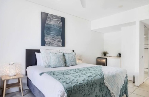 Cairns Central Business District Hotel | Ocean View Retreat at 602 Harbour Lights - Rated 9.8/10