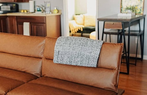 Lincoln Apartment | Cozy Private Studio with Hot Tub Steps from the Beach