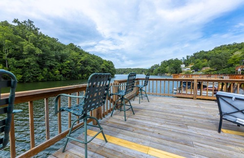 Dublin Cabin | Scenic Waterfront Retreat with Pool & Lake Views