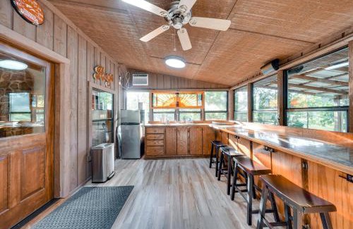 Texarkana House | Waterfront Texarkana Cabin Tranquil Acreage