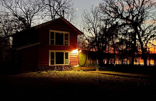 Taylor House | Experience Waterfront Bliss at The Red Camp, Lake Bistineau