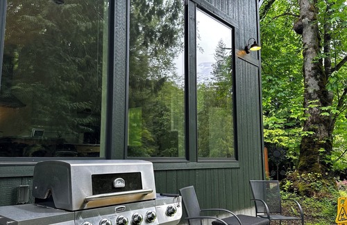 Port Angeles East Apartment | Pet-Friendly Waterfront Tiny Home by Olympic National Park