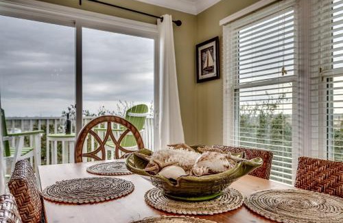 Murrells Inlet House | Waterfront Townhouse, Pool, St Park Beach Pass