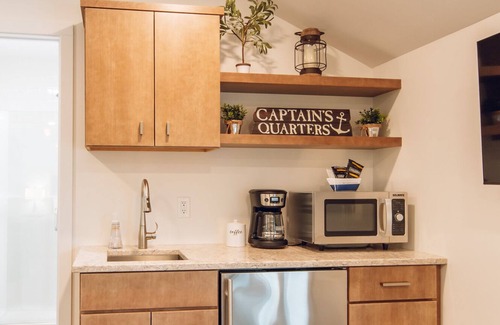 Saugatuck Apartment | Riverfront Retreat: Star Studio at Paddlewheel Properties