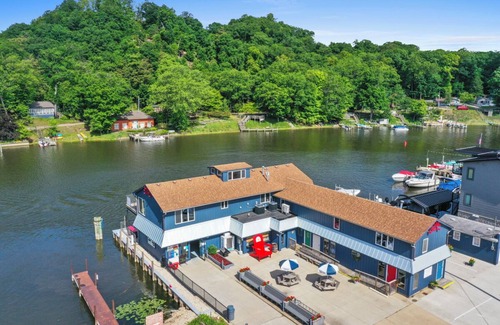 Saugatuck Apartment | Riverfront Retreat: Star Studio at Paddlewheel Properties