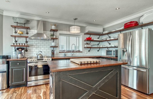 Scotch Creek House | Exceptional Waterfront Vacation Home on Shuswap Lake
