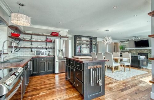 Scotch Creek House | Exceptional Waterfront Vacation Home on Shuswap Lake