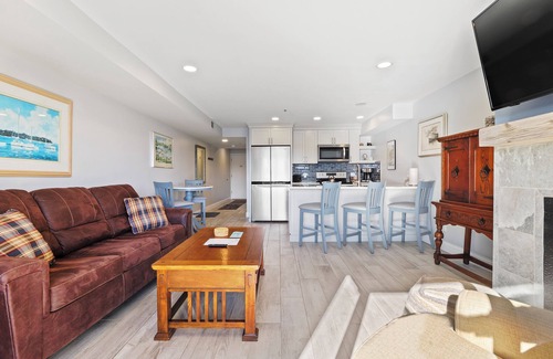 Charlevoix Condo | Inviting Condo #233 at Edgewater Inn with Balcony Retreat