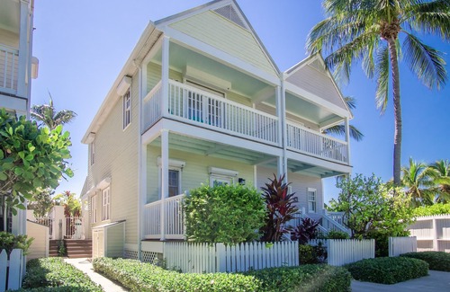 Marathon Villa | Idyllic Waterfront Villa: Private Pool & Ocean View Retreat