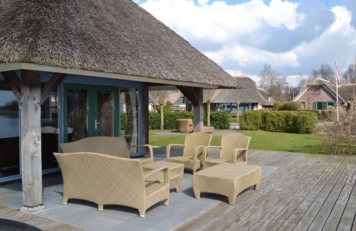 Wanneperveen Villa | Inviting Thatched Villa with 2 Baths Near Giethoorn