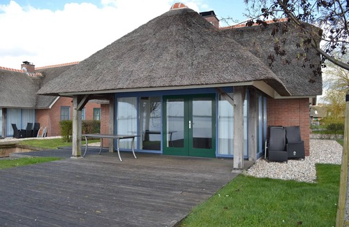 Wanneperveen Villa | Inviting Thatched Villa with 2 Baths Near Giethoorn