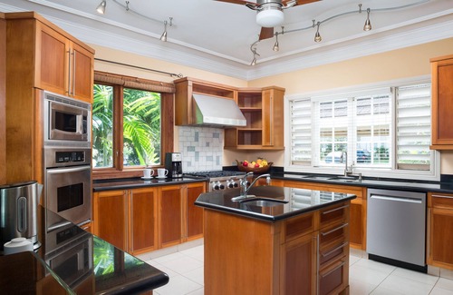 Lagoons House | Waterfront Villa with Private Pool & Breakfast Included