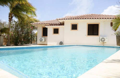 Kralendijk Villa | Waterfront Villa With Pool On Peninsula
