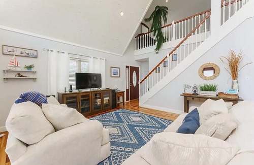 Dandridge House | Waterfront Vista: Family-Friendly Haven with Hot Tub