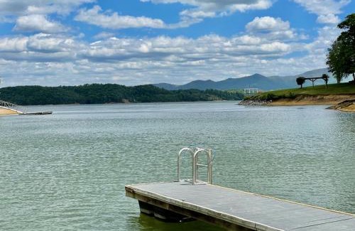 Dandridge House | Waterfront Vista: Family-Friendly Haven with Hot Tub
