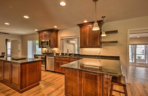 Winter Haven House | Waterfront Winter Haven Retreat with Hot Tub & Dock Access