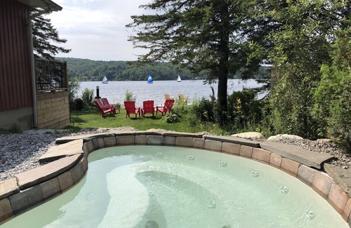 Eastman Ski Chalet | Waterfront Escape with Sunset Views, Spa & Hot Tub