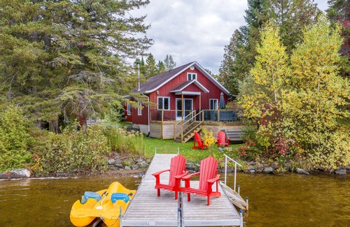 Eastman Ski Chalet | Waterfront Escape with Sunset Views, Spa & Hot Tub