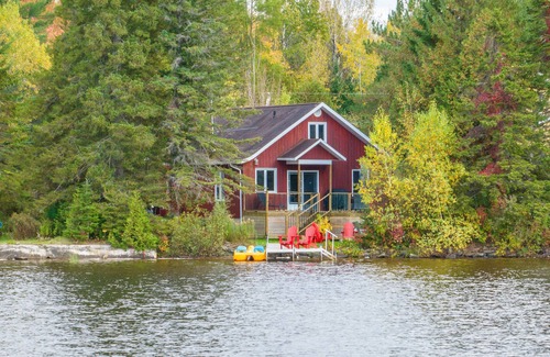 Eastman Ski Chalet | Waterfront Escape with Sunset Views, Spa & Hot Tub
