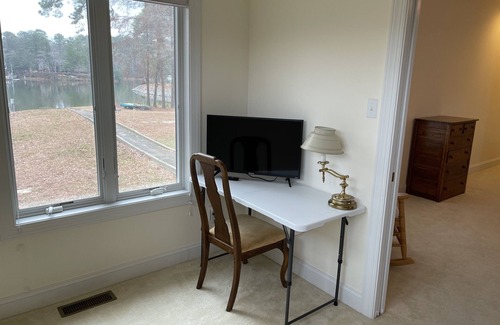 Mount Holly House | Family-Friendly Waterfront Retreat with Kayaks & Pool