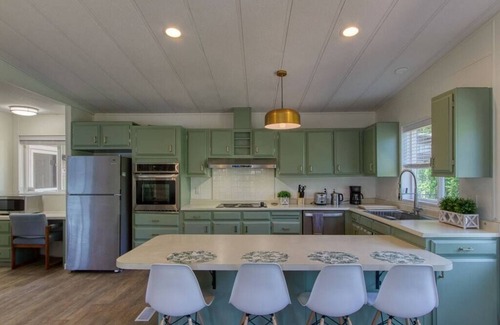 Lilliwaup House | Waterfront Retreat with Hot Tub, Fire-Pit & Kayaking Fun