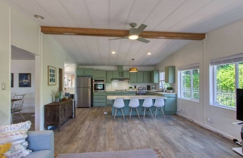 Lilliwaup House | Waterfront Retreat with Hot Tub, Fire-Pit & Kayaking Fun