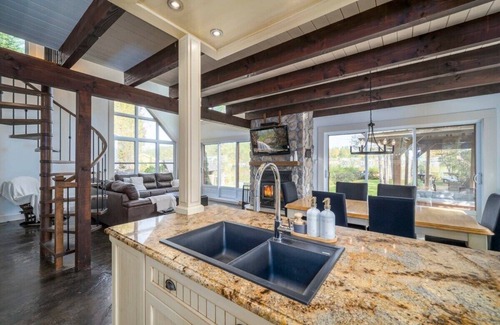 Saint-Raymond Ski Chalet | Waterfront Retreat with Breathtaking Views and Spa Access