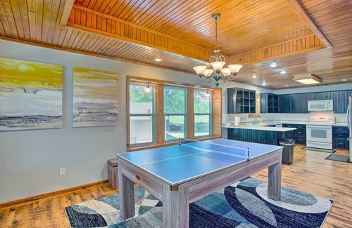 Yantis House | Inviting Yantis Retreat with Deck, Zipline & Spa Amenities
