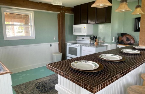 Dickinson Apartment | Pet-Friendly Waterfront 1-Bedroom Apartment Retreat