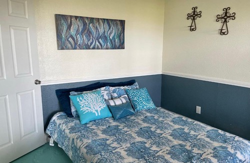 Dickinson Apartment | Pet-Friendly Waterfront 1-Bedroom Apartment Retreat