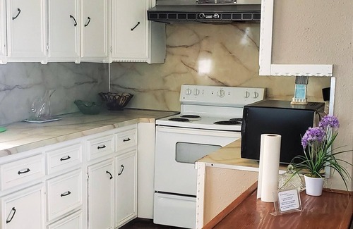 Kingsland House | Waterfront Home with Pet-Friendly Amenities and Scenic Views