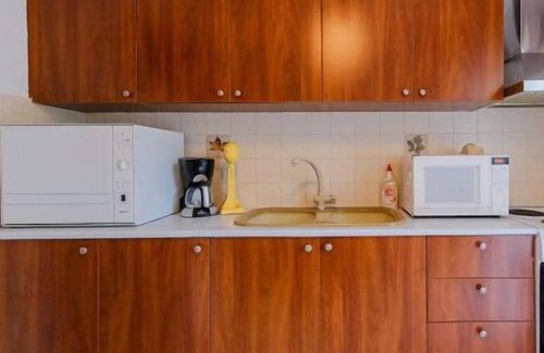 Nikita House | Family-Friendly Waterlily Maisonette Steps from the Beach