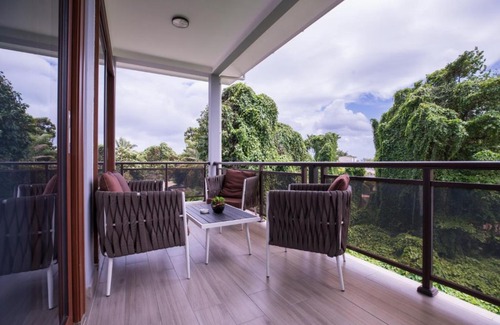 Beau Vallon Apartment | Family-Friendly Waterlily Guesthouse with 9/10 Reviews