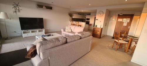 Forster Apartment | Indulge at Waterline 202: Top-Rated Poolside Retreat