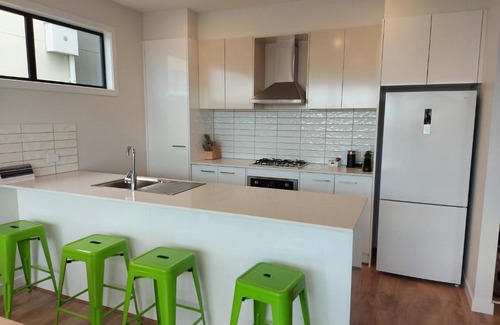 Portarlington House | Family-Friendly Waterline Property Portarlington - 9/10 Rated