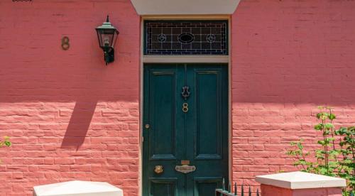 Battery Point House | Waterloo Cottage: Family-Friendly Retreat with 9.4 Rating