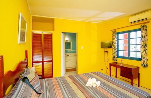 Black River Hotel | Affordable Waterloo Guest House with Pool and Family Amenities
