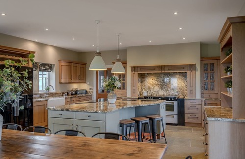Richmond Cottage | Waterloo Lodge - a house that sleeps 12 guests in 6 bedrooms