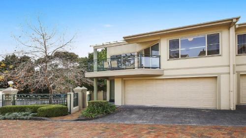 Terrigal House | Watermark #17: Family-Friendly Retreat with Pool Access