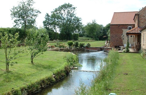 Kirkby Green Cottage | Discover Watermill Farm: Family-Friendly & Pet Welcoming