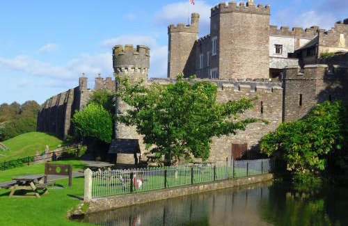 Watermouth Apartment | Enchanting Watermouth Castle: Family-Friendly Apartment Retreat