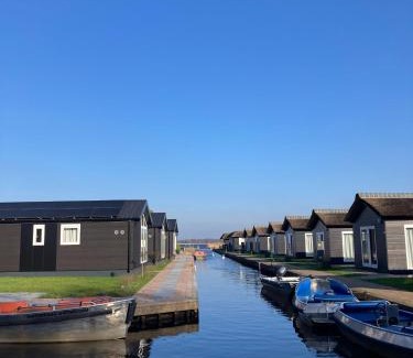 Giethoorn Apartment | Family-Friendly Waterpark Retreat in Giethoorn