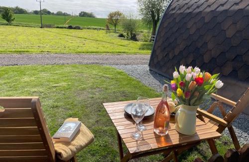 Woodbridge Apartment | Delightful Waterpump Pod for 2 in Scenic Suffolk Countryside