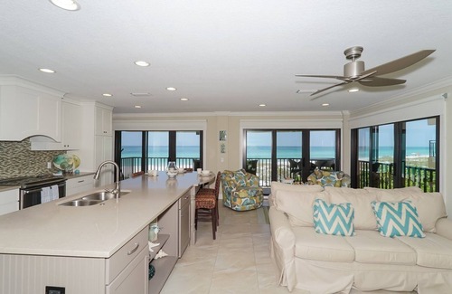 Holmes Beach Condo | Experience Waters Edge 110N: Ocean View & Private Pool